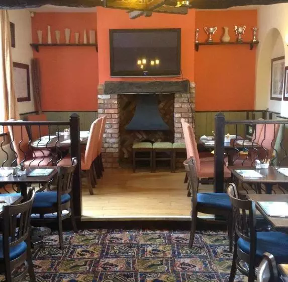 Отель The Black Horse Inn