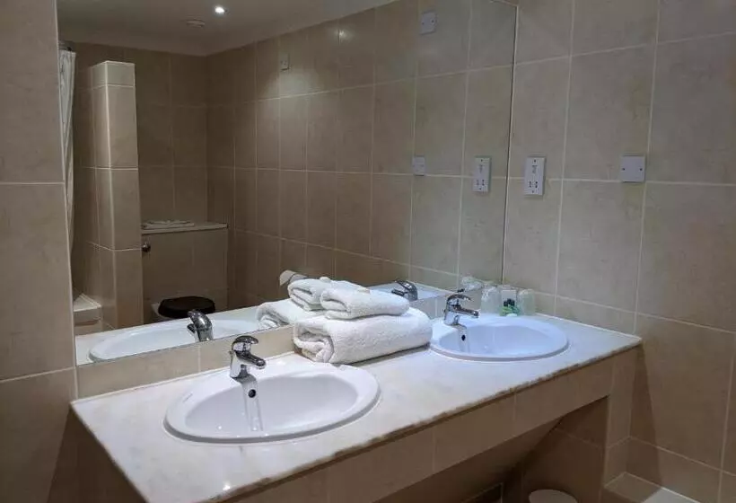 London Beach Country Hotel & Golf Club