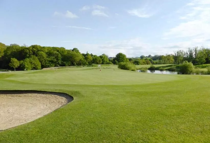 London Beach Country Hotel & Golf Club