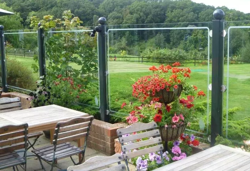 London Beach Country Hotel & Golf Club