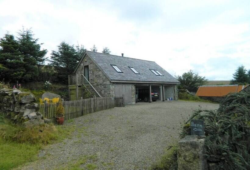 Dartmoor Barn On North Hessary Tor