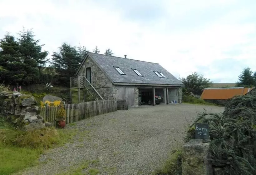Dartmoor Barn On North Hessary Tor