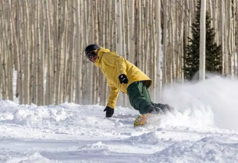 Hostelli Powderhorn Lodging