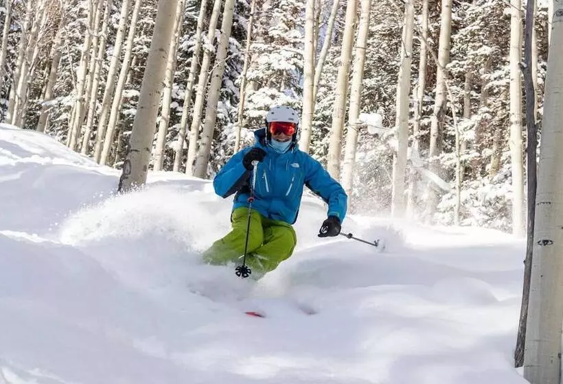 Hostelli Powderhorn Lodging