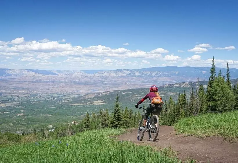 Hostelli Powderhorn Lodging