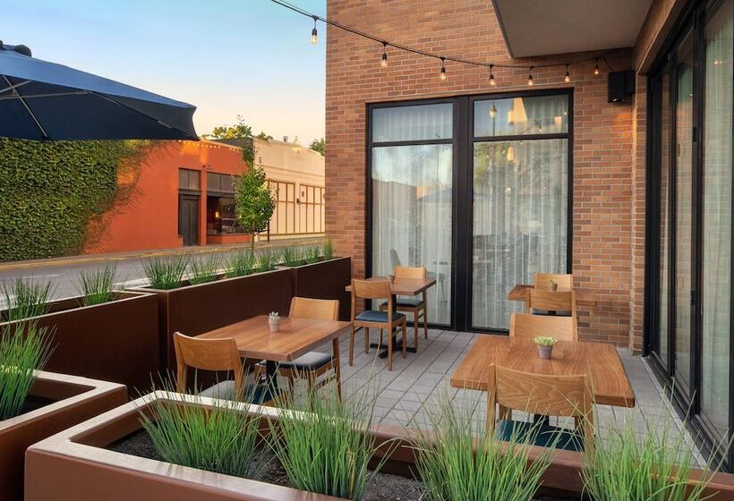 Ac Hotel By Marriott Santa Rosa Sonoma Wine Country