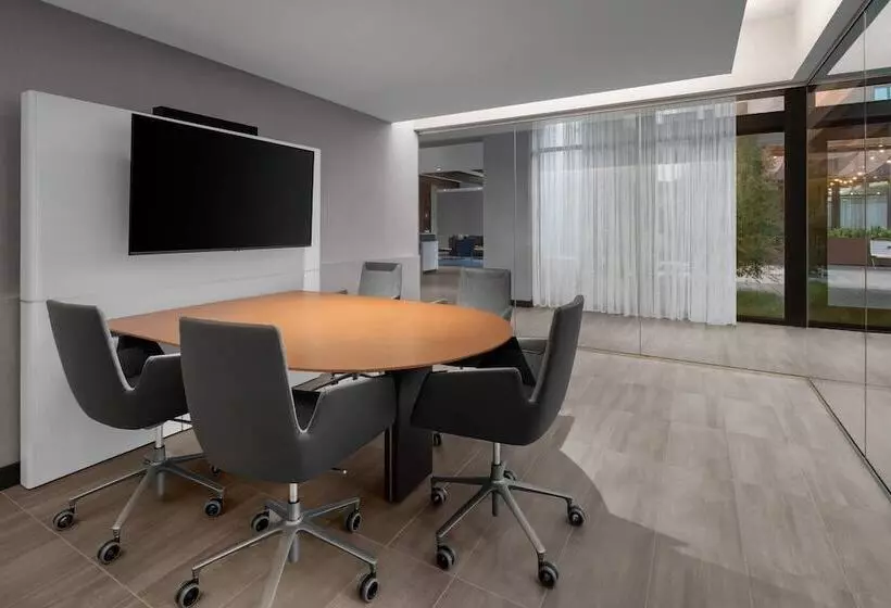 Ac Hotel By Marriott Santa Rosa Sonoma Wine Country