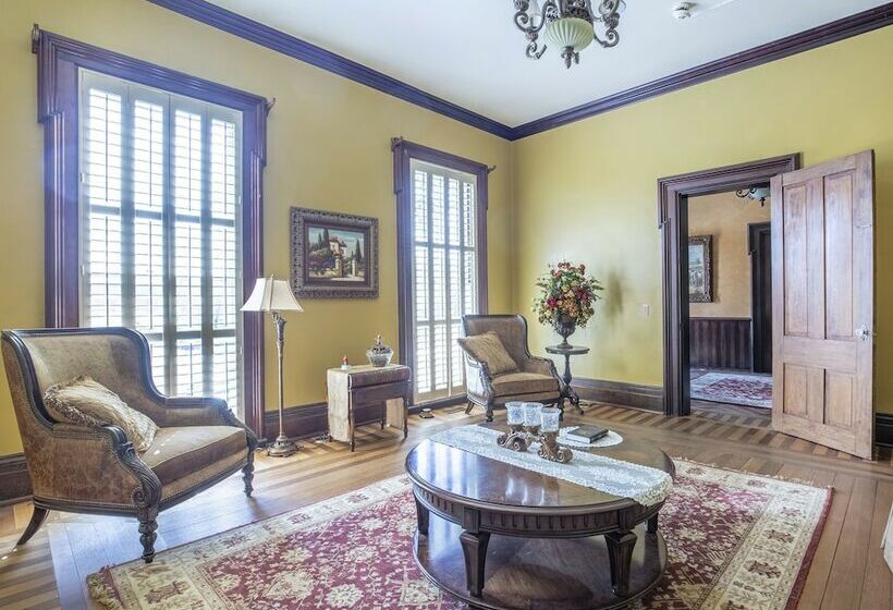 فندق Falls Of Rough Resort