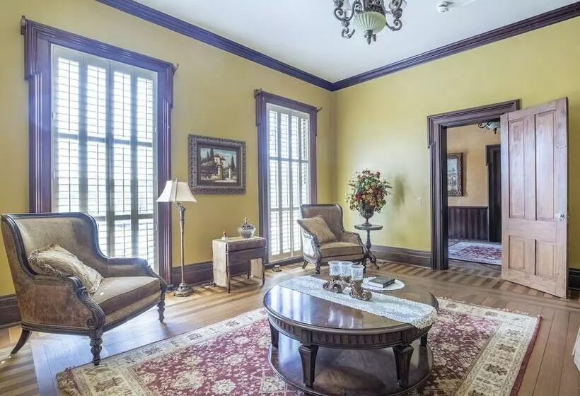 Hotelli Falls Of Rough Resort