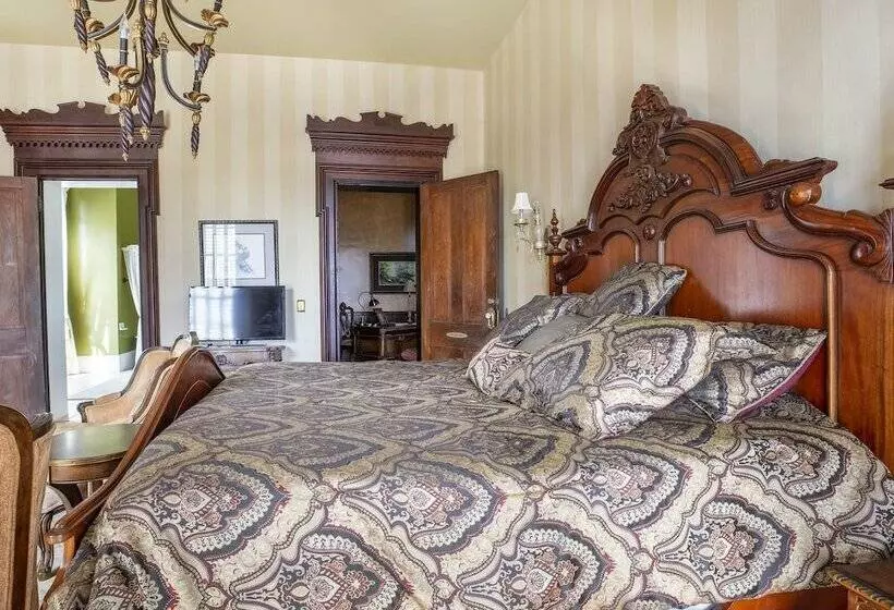 Hotelli Falls Of Rough Resort