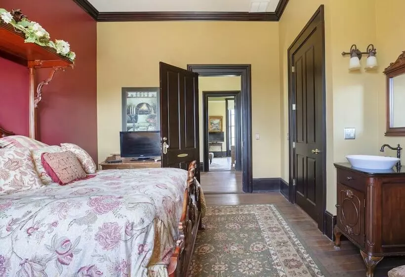 Hotelli Falls Of Rough Resort