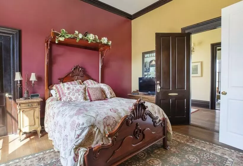 Hotelli Falls Of Rough Resort