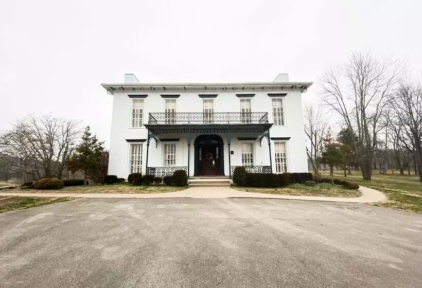 Hotelli Falls Of Rough Resort