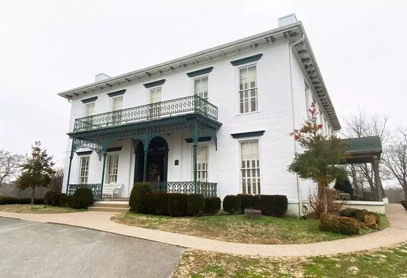 Hotelli Falls Of Rough Resort