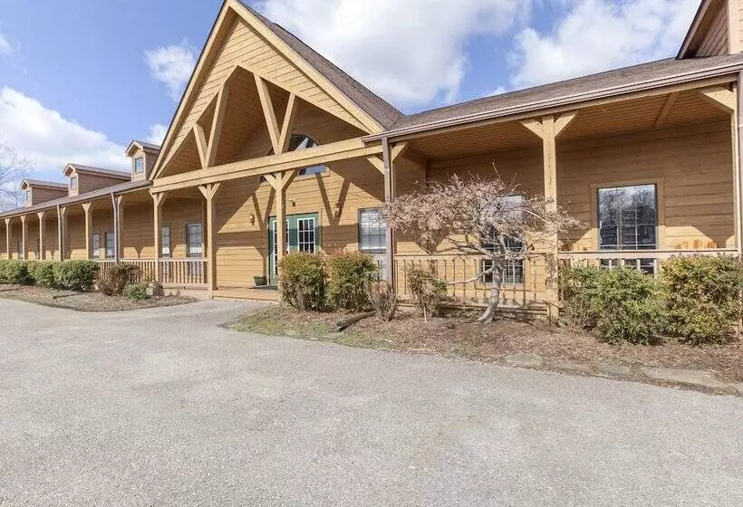 Hotelli Falls Of Rough Resort