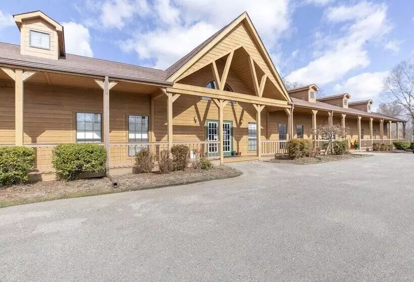 Hotelli Falls Of Rough Resort