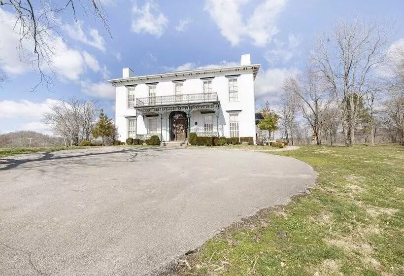 Hotelli Falls Of Rough Resort