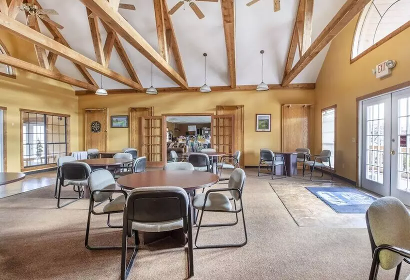 Hotelli Falls Of Rough Resort