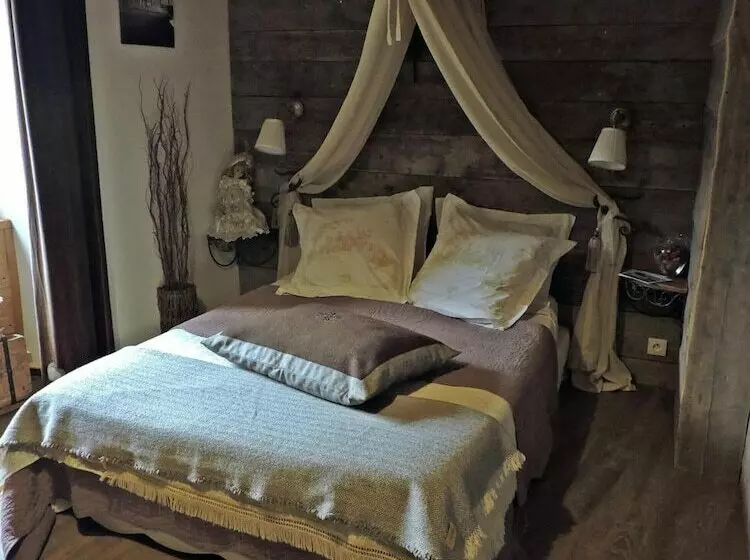 Majatalo Chambres D Hôtes   A La Bouge Hôtes