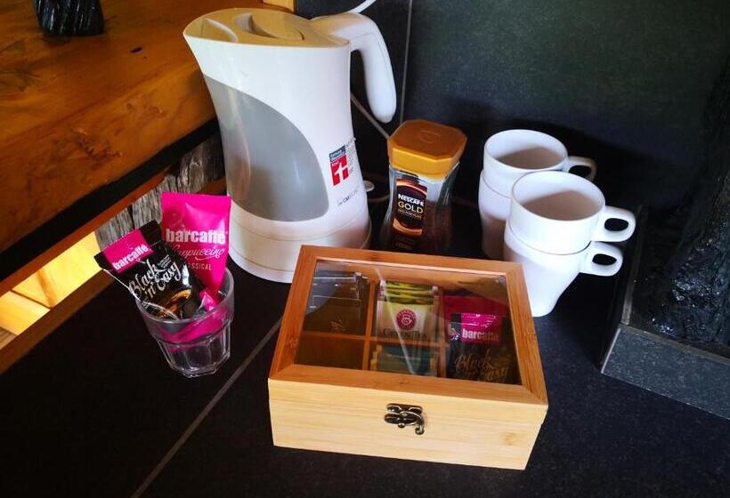 هتل Glamping Forest Edge