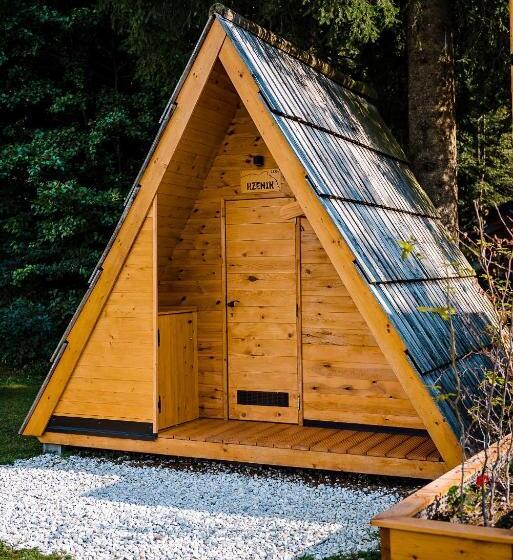 هتل Glamping Forest Edge