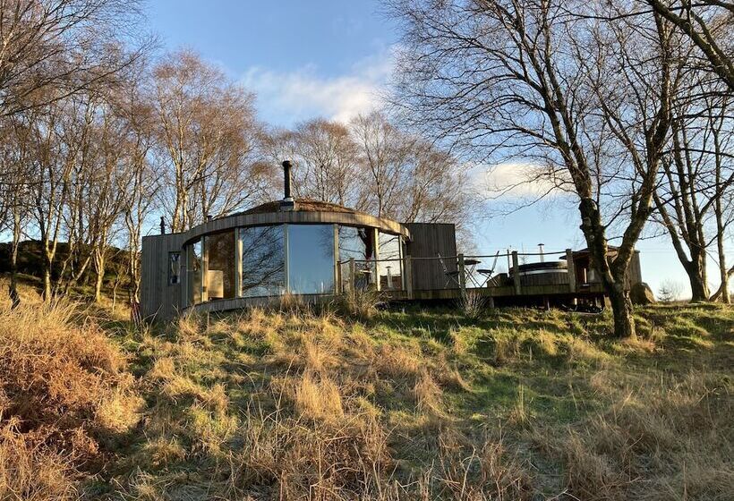 Luxury And Peaceful 1 Bed Roundhouse With Hot Tub