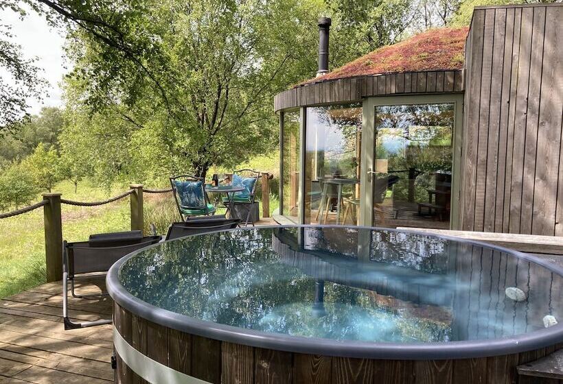 Luxury And Peaceful 1 Bed Roundhouse With Hot Tub