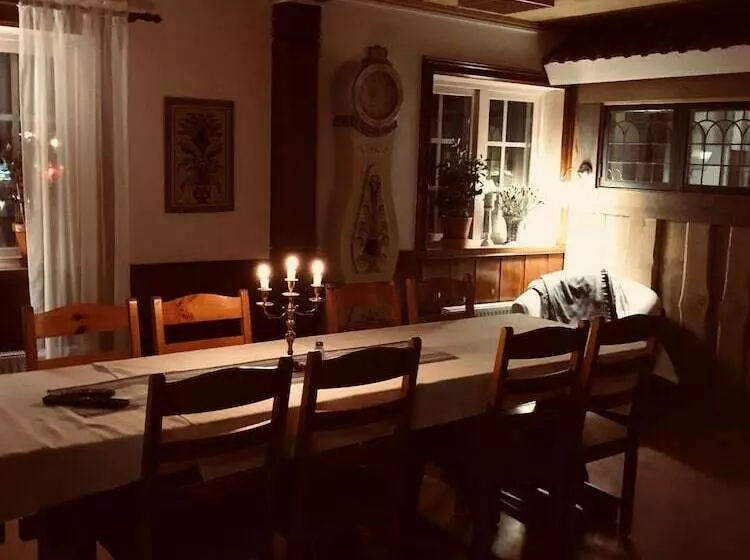 Rättviksgårdens Vandrarhem   Hostel