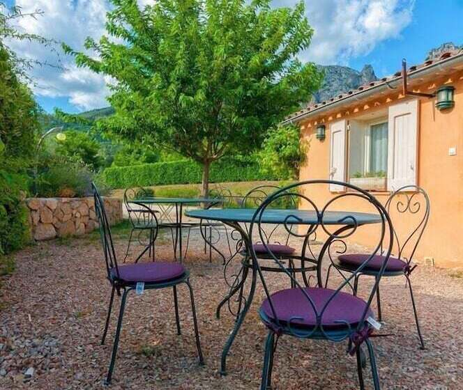 تختخواب و صبحانه Le Mas Du Loup