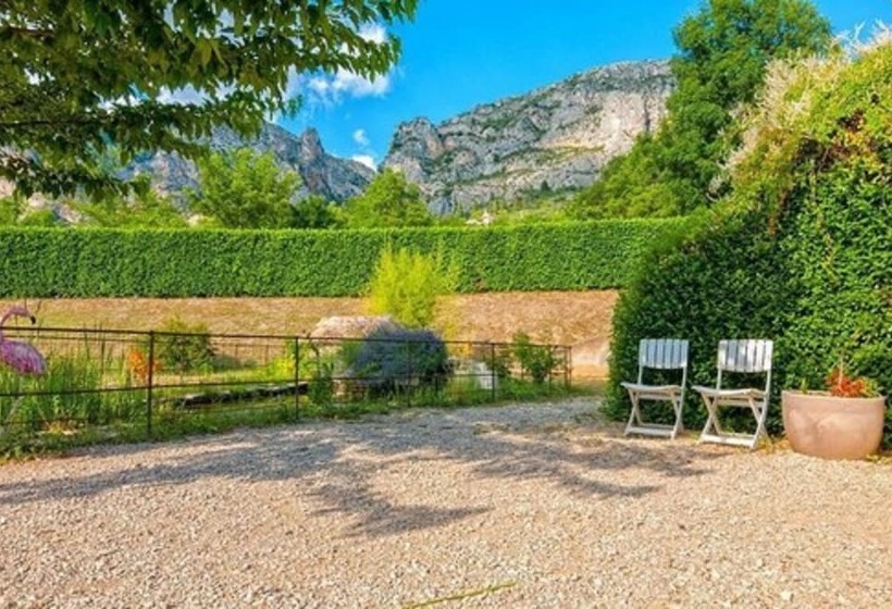 تختخواب و صبحانه Le Mas Du Loup