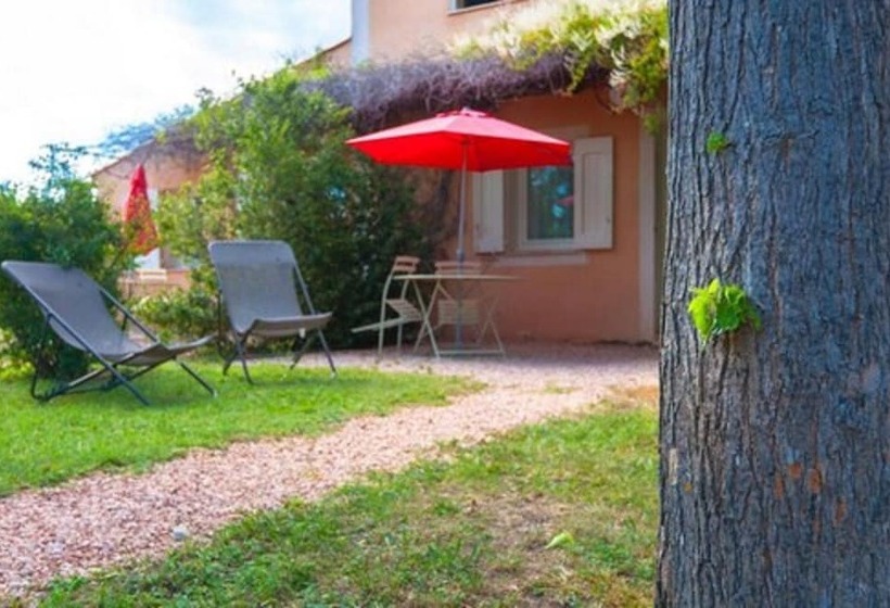 تختخواب و صبحانه Le Mas Du Loup