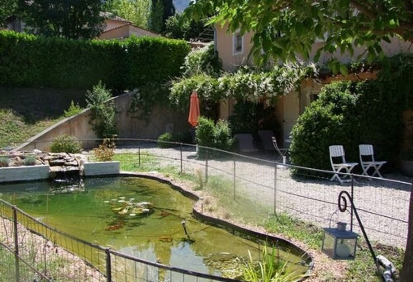 تختخواب و صبحانه Le Mas Du Loup