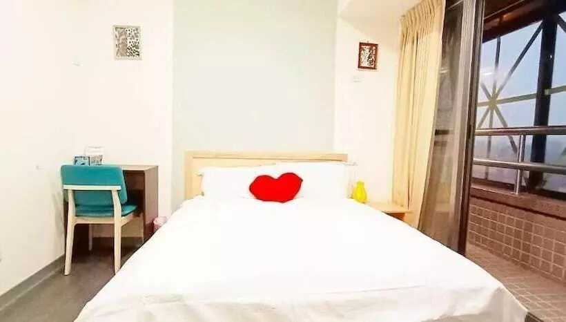 Hula Hotel   Hostel