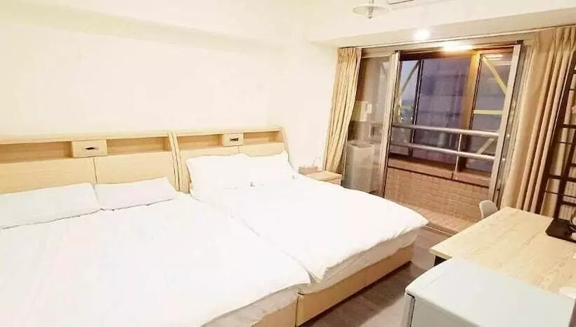 Hula Hotel   Hostel