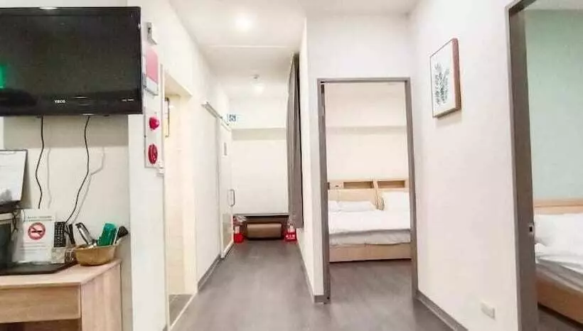 Hula Hotel   Hostel