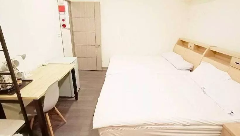 Hula Hotel   Hostel
