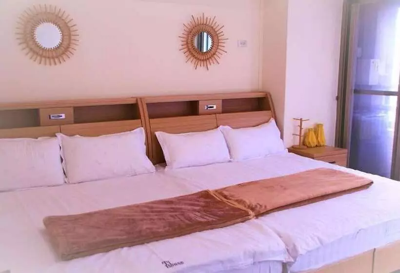Hula Hotel   Hostel