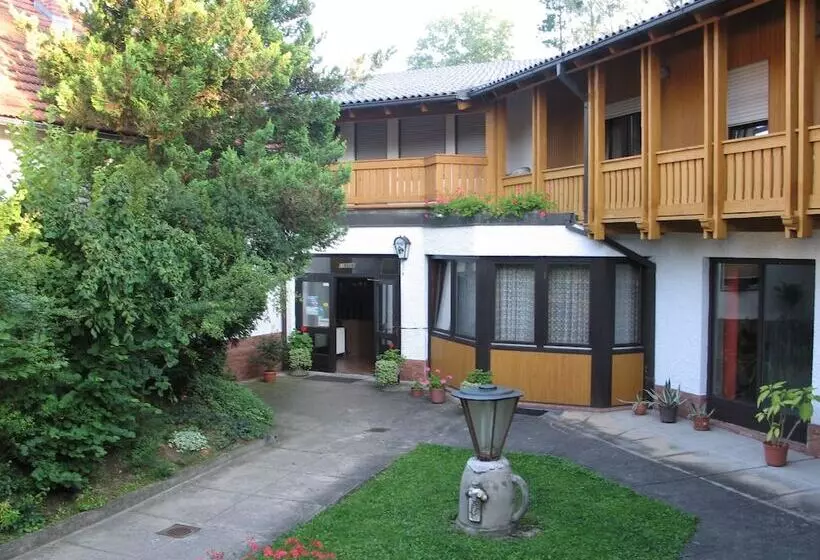 Majatalo Landgasthof Zur Schwärzenburg   Familie Zwicknagl