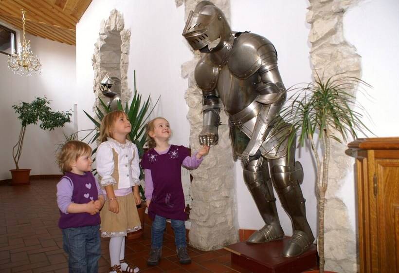 بنسيون Landgasthof Zur Schwärzenburg   Familie Zwicknagl