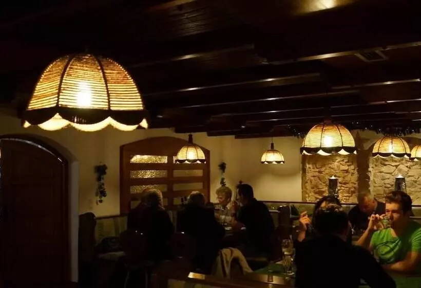 Majatalo Landgasthof Zur Schwärzenburg   Familie Zwicknagl