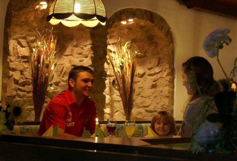 بنسيون Landgasthof Zur Schwärzenburg   Familie Zwicknagl