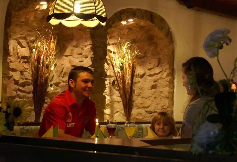 Majatalo Landgasthof Zur Schwärzenburg   Familie Zwicknagl