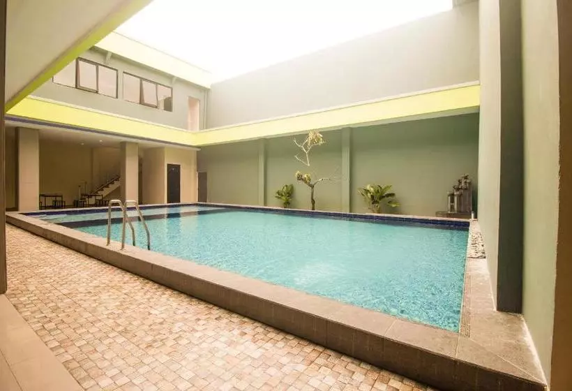 ホテル Capital O 3327 Grand Tawiri