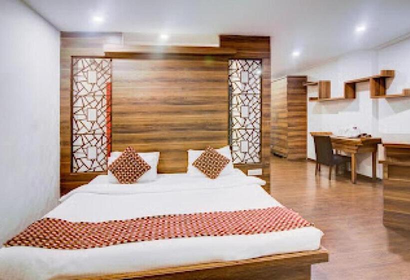 Hotel Collection O  Rr Boutique