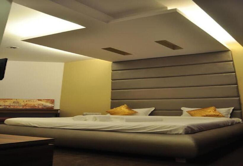 Hotel Collection O  Rr Boutique