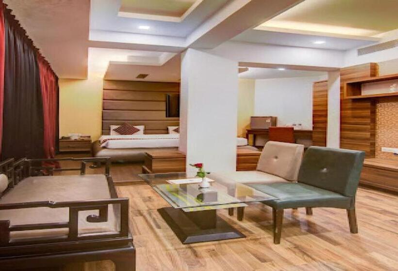 Hotel Collection O  Rr Boutique