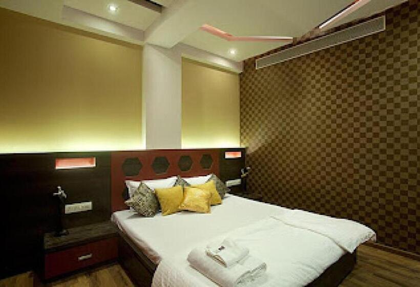 Hotel Collection O  Rr Boutique