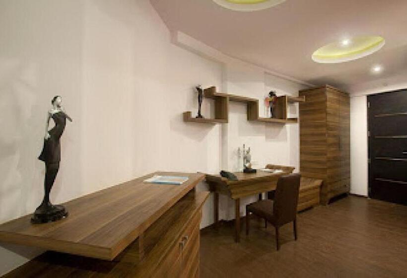 Hotel Collection O  Rr Boutique