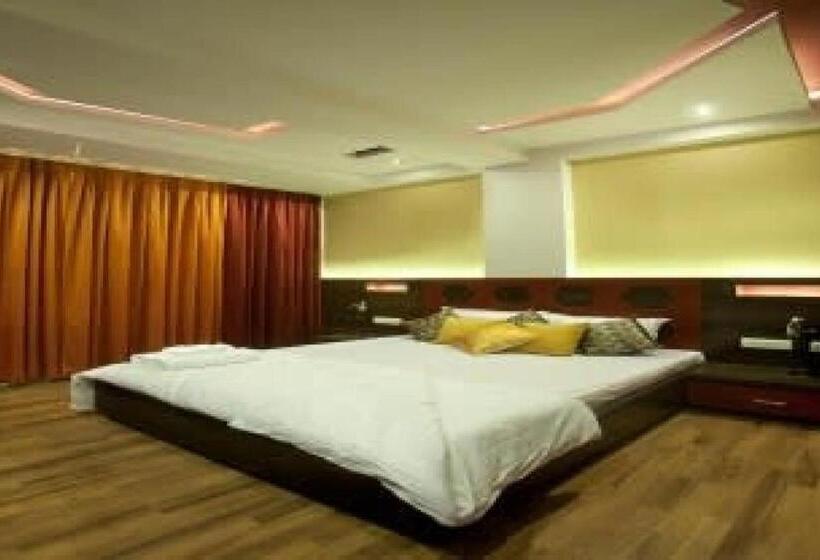 Hotel Collection O  Rr Boutique