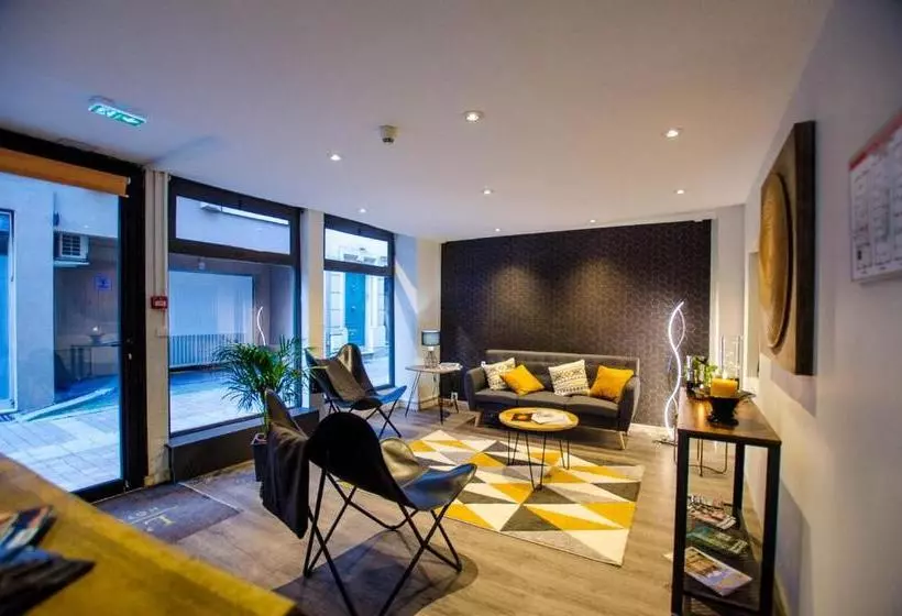 Hotelli L'atypic Hôtel Restaurant